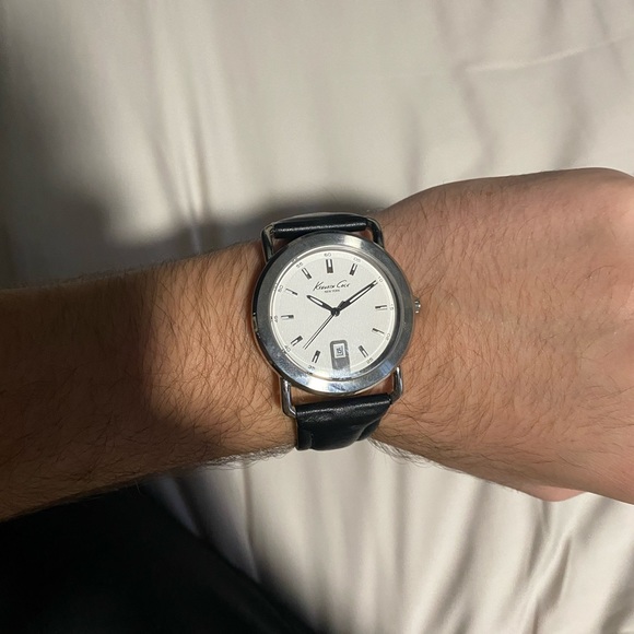 Watch - Picture 2 of 3